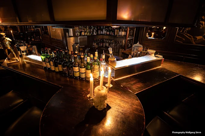 Schwarz Weiß Bar