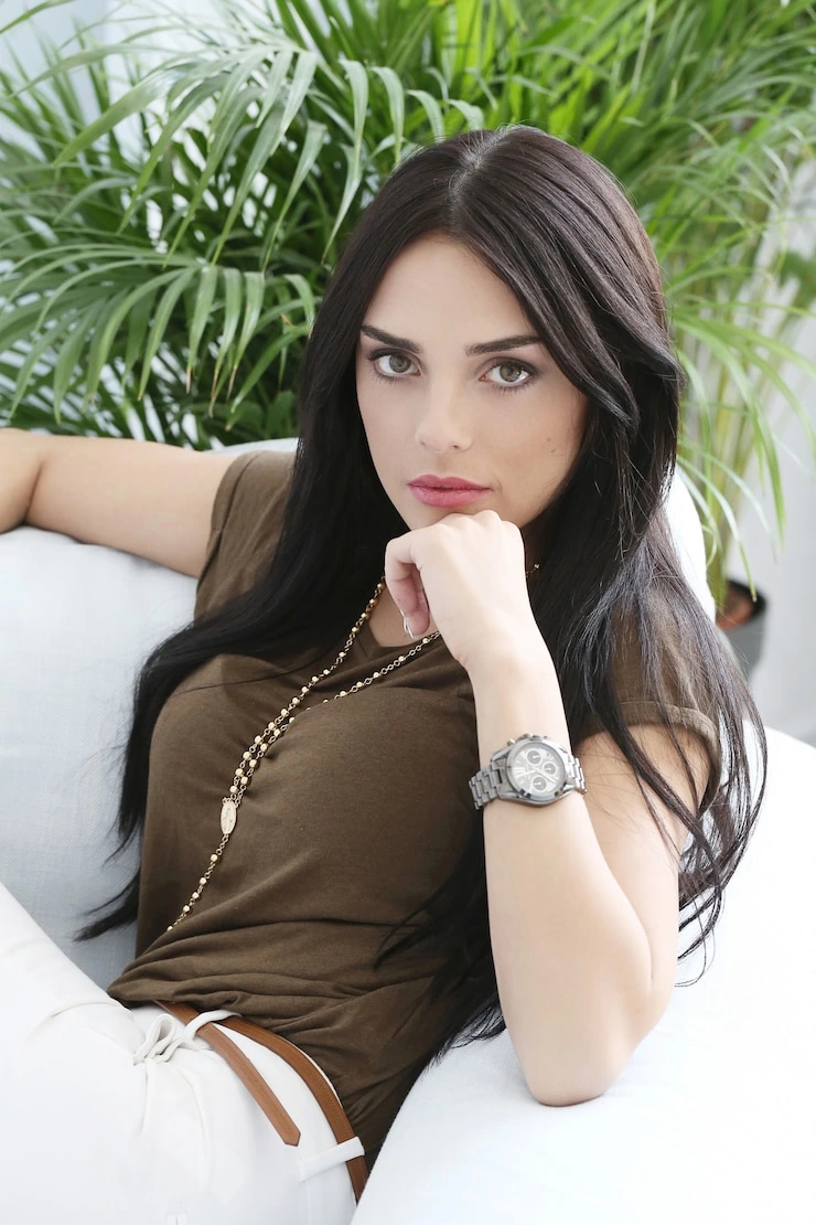 Black-haired Escort